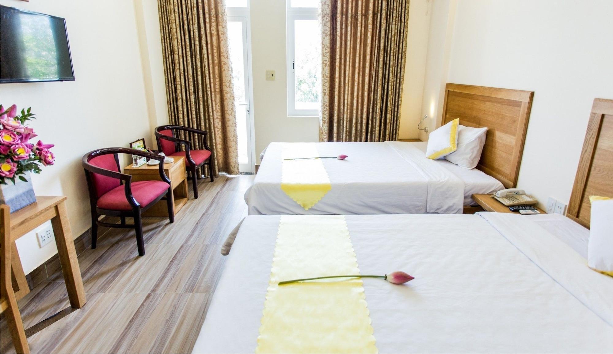 Hoang Yen Hotel 2 Quy Nhon Esterno foto